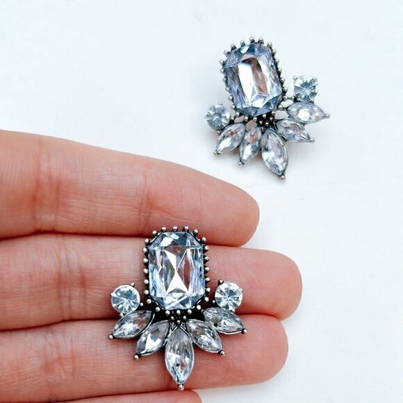 crystal decor stud earrings H12 - Picture 3 of 4
